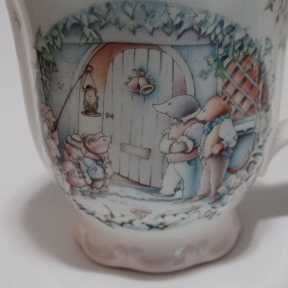 Vintage Royal Albert Tea Cup 1987 The Carolers The Wind in the Willows Christmas - Picture 3 of 6